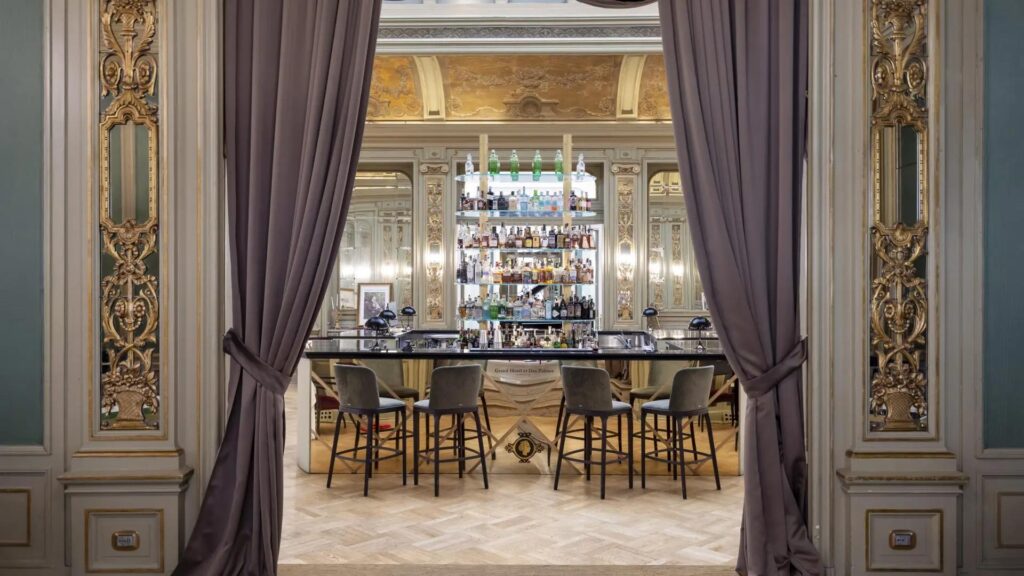 Grand Hotel et Des Palmes, Mangia’s